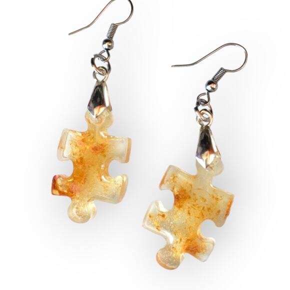 Puzzle piece orange speckle lucite/plastic earrings - Picture 1 of 9